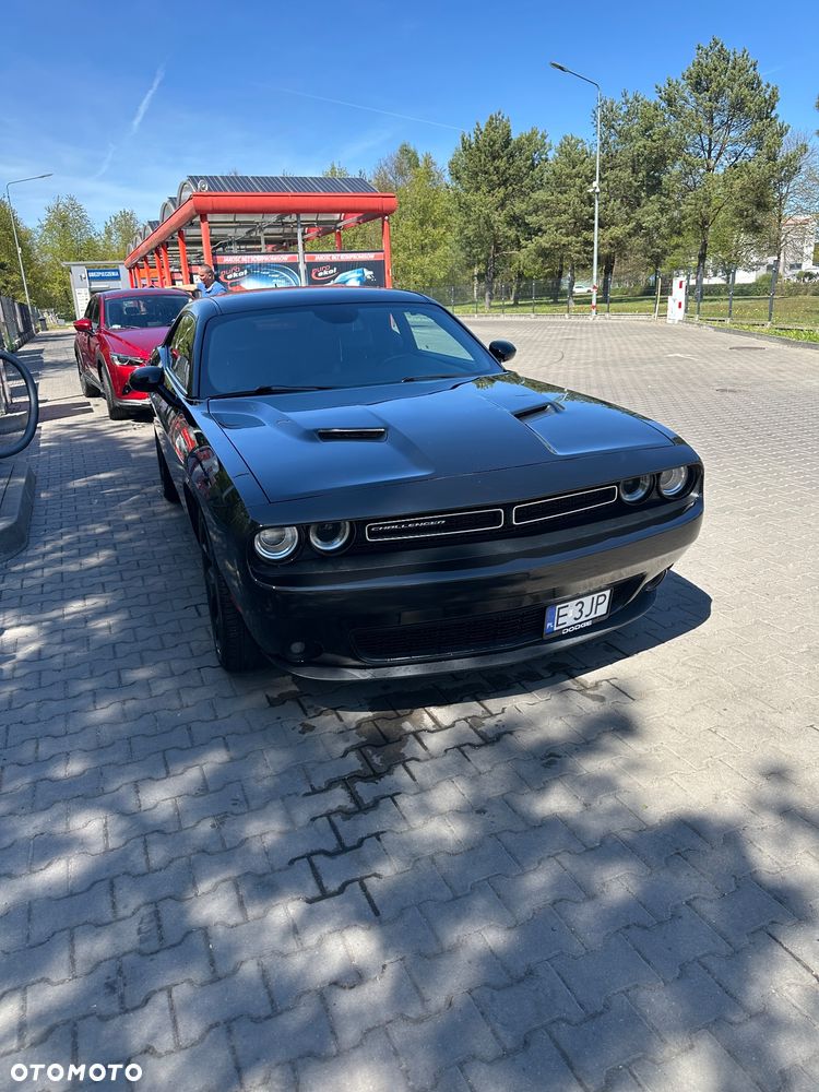 Dodge Challenger - 2