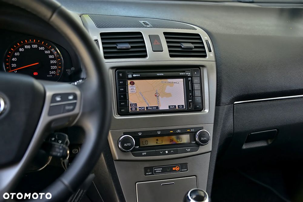 Toyota Avensis 1.6 Premium - 34