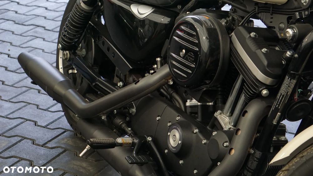 Harley-Davidson Sportster Iron 883 - 21