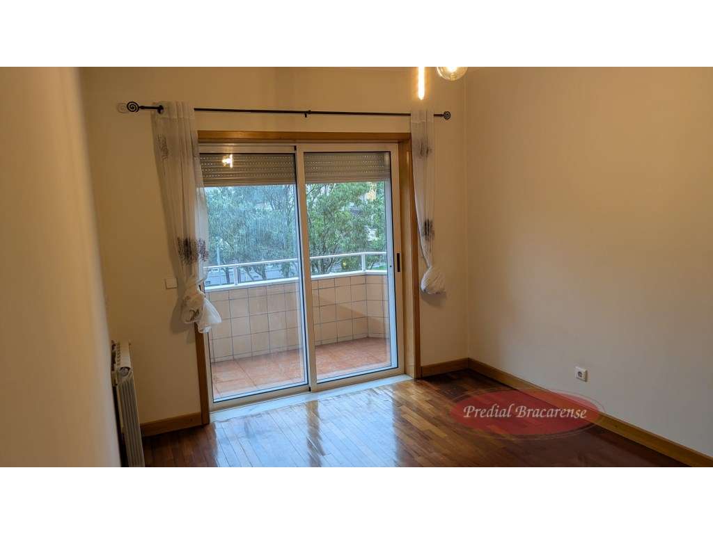 Apartamento T3 em Lamaçães, com cozinha equipada. - Grande imagem: 5/20