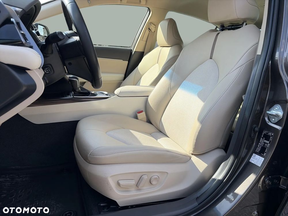 Toyota Camry 2.5 Hybrid Executive CVT - 10