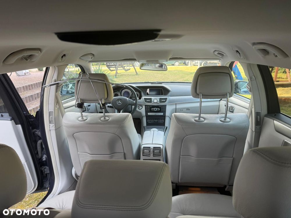 Mercedes-Benz Klasa E 300 BlueTEC 7G-TRONIC - 31