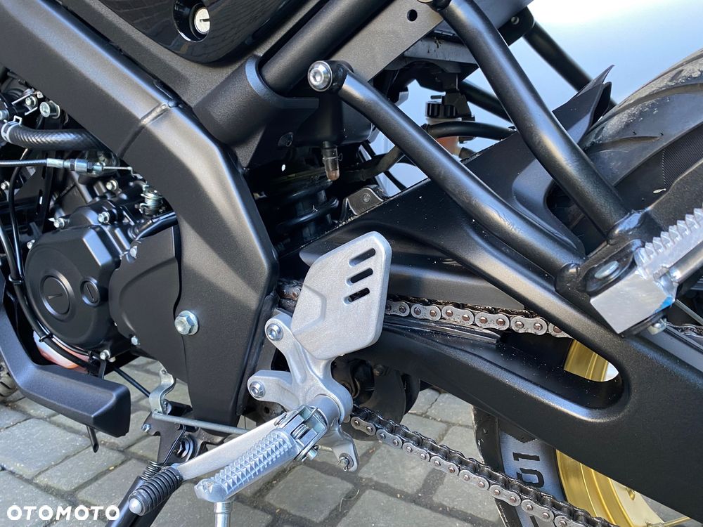 Yamaha XSR - 33