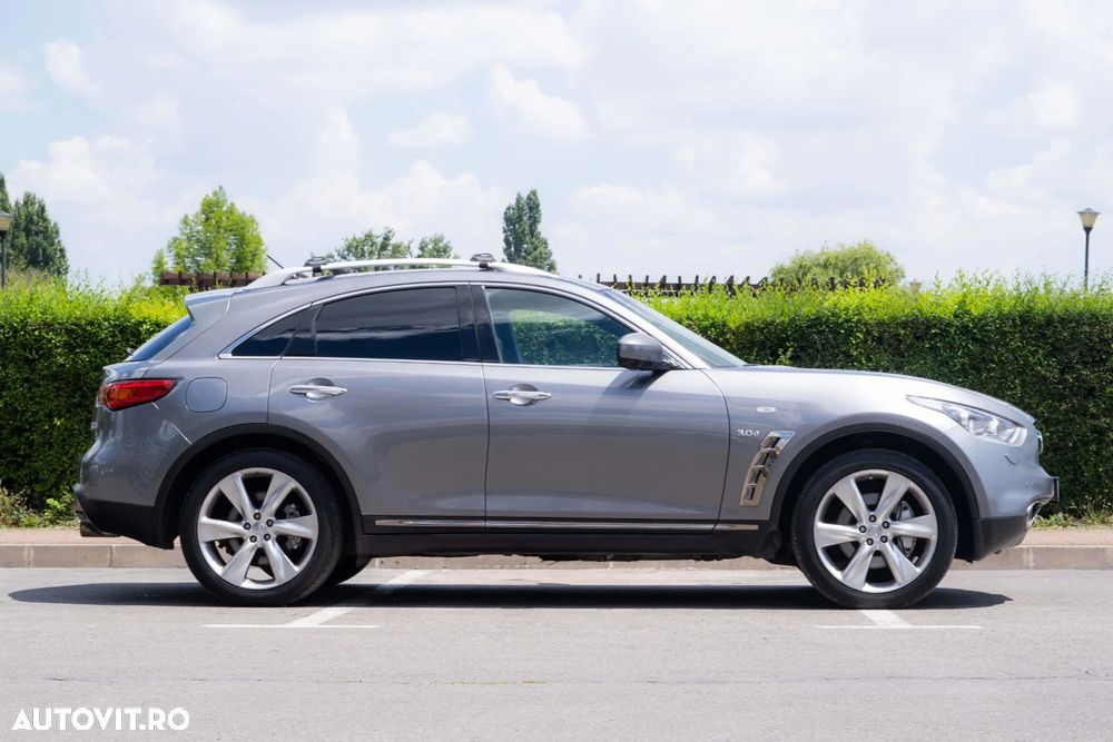 Infiniti Q70 - 8