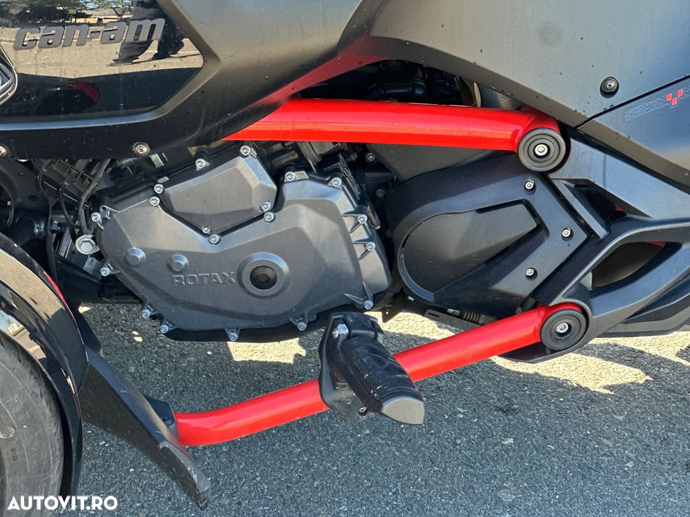 Can-Am Spyder - 19