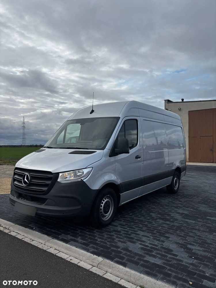 Mercedes-Benz Sprinter - 1