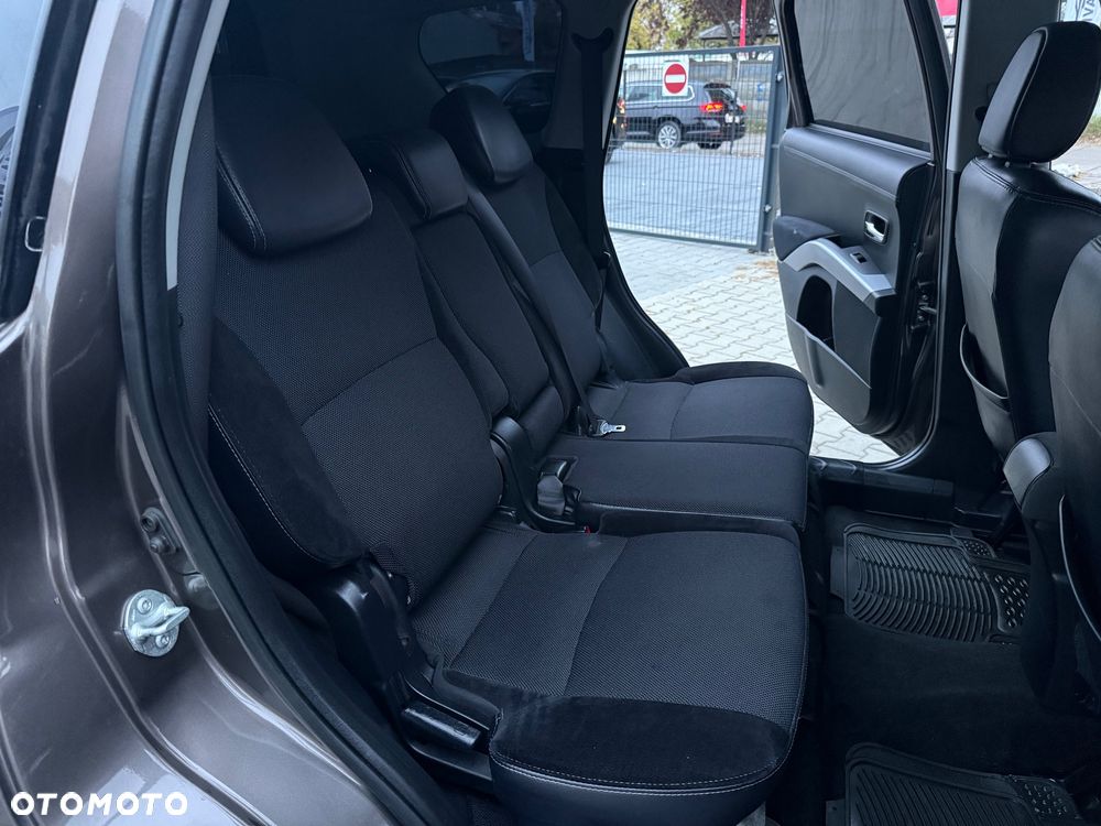 Mitsubishi Outlander - 32