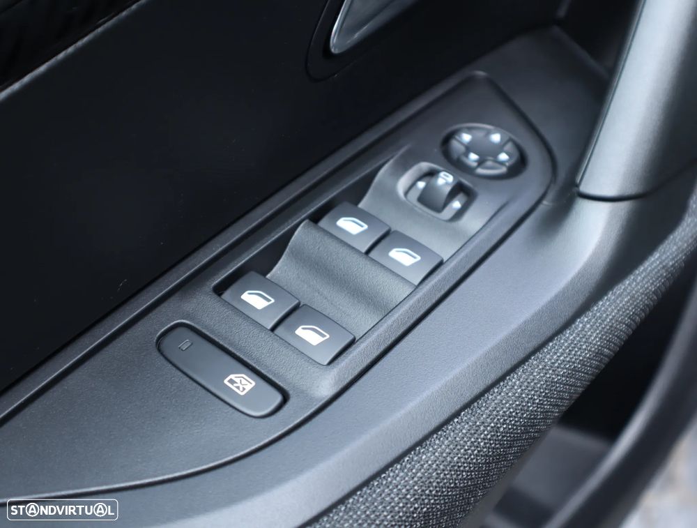 Peugeot 2008 1.2 PureTech Style - 30