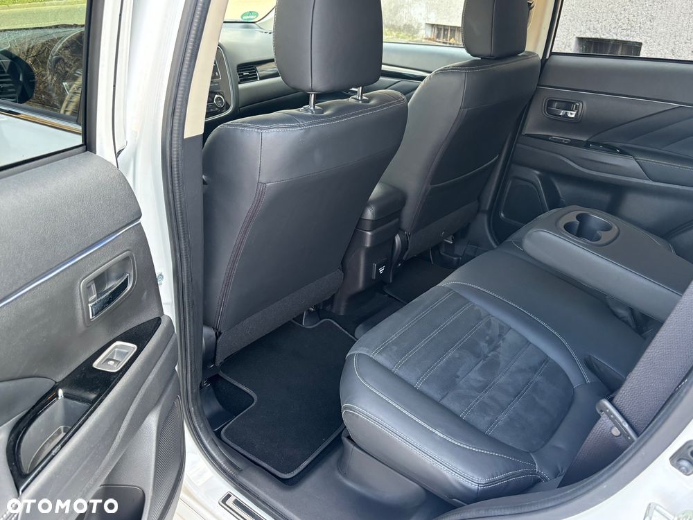 Mitsubishi Outlander 2.0 4WD Top - 23