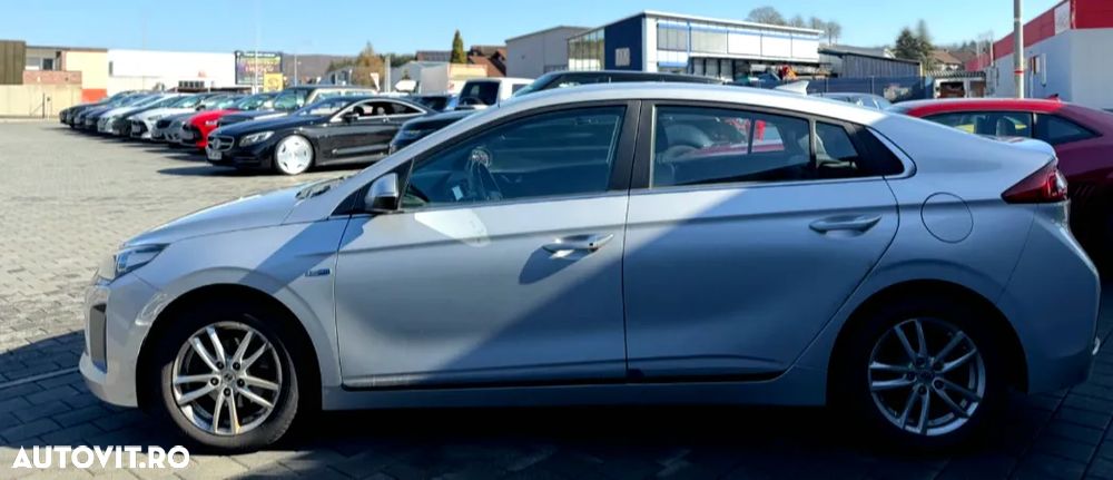Hyundai IONIQ 1.6 GDI Premium - 11