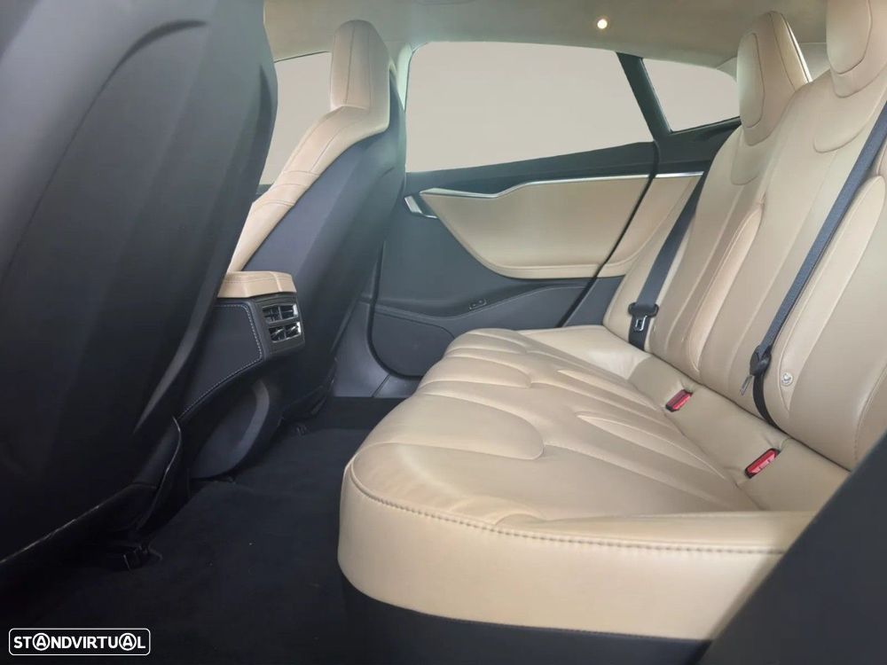 Tesla Model S - 14