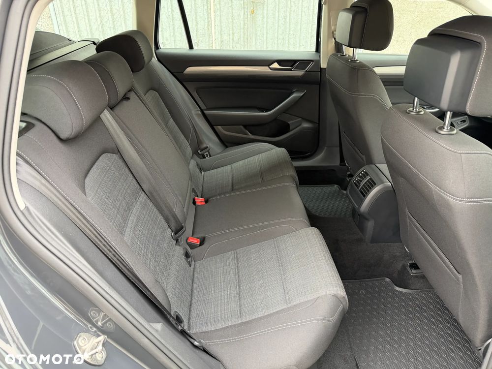 Volkswagen Passat 2.0 TDI BMT Comfortline - 23