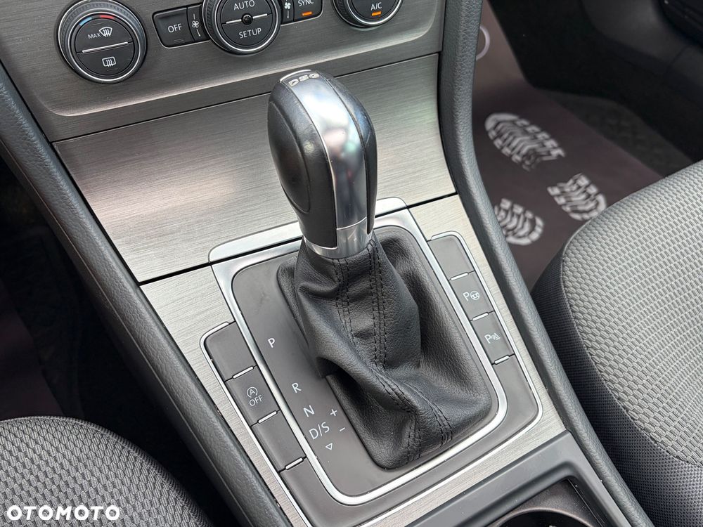 Volkswagen Golf 1.4 TSI BlueMotion Technology DSG Comfortline - 23