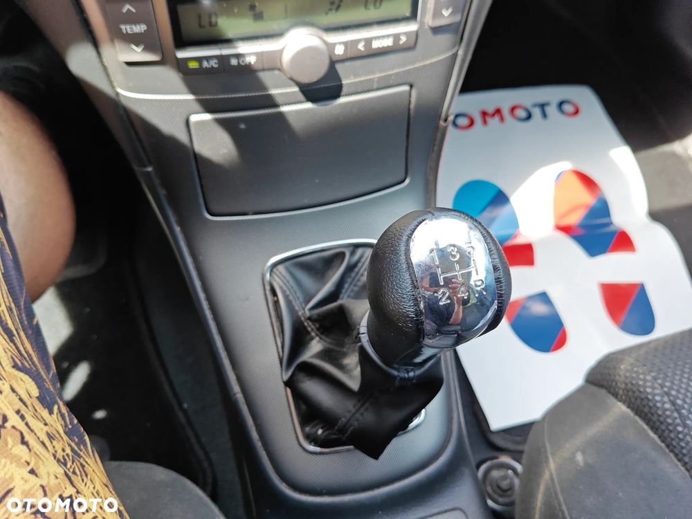 Toyota Avensis 2.0 VVT-i Executive - 24