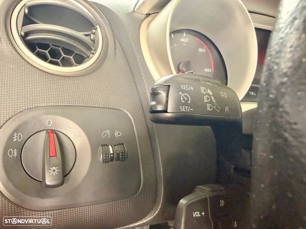 SEAT Ibiza 1.6 TDI Sport DPF — fotografia 13
