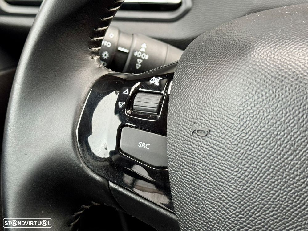 Peugeot 308 SW 1.2 PureTech Style J17 - 17