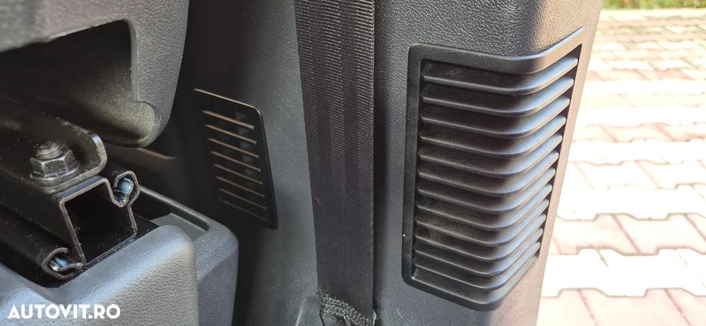 Volkswagen Caravelle - 23