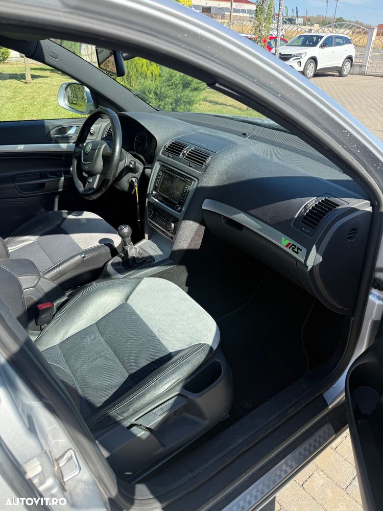 Skoda Octavia 2.0 TDI CR DPF RS - 17
