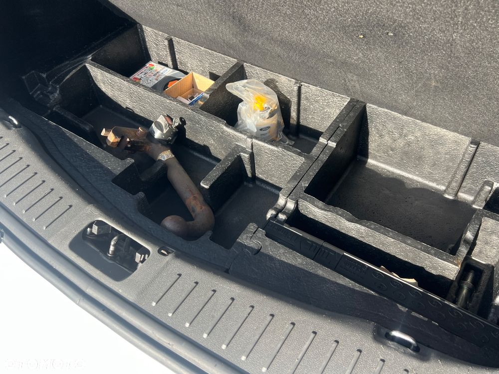 Ford Kuga - 21