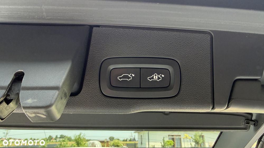 Volvo XC 60 D5 AWD Geartronic RDesign - 22
