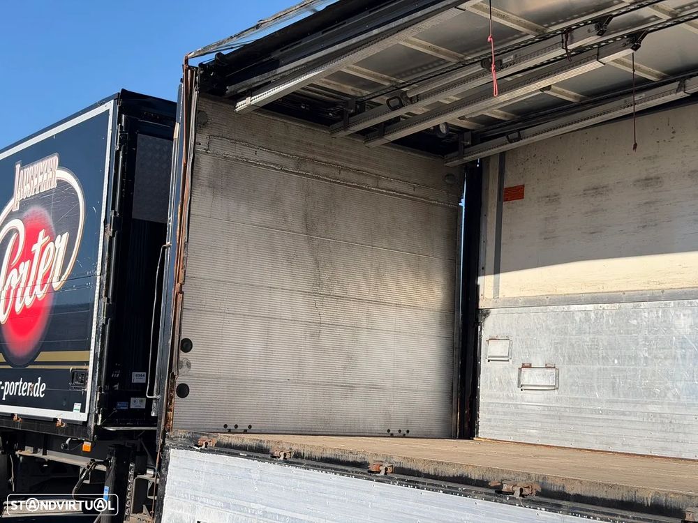 Mercedes Benz Antos 2543 6x2 Porta-Bebidas FullAir - 18