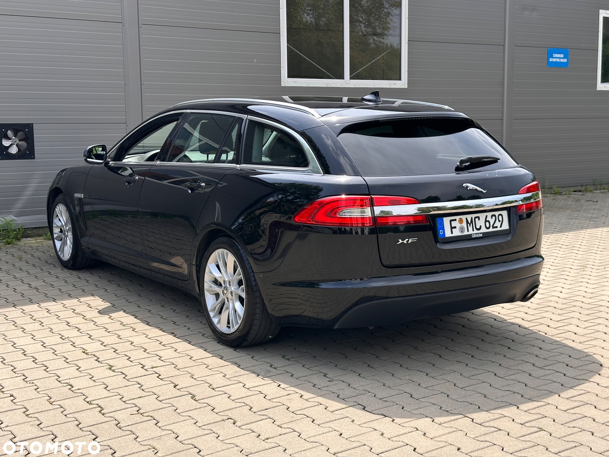 Jaguar XF 2.2 D Premium Luxury - 6