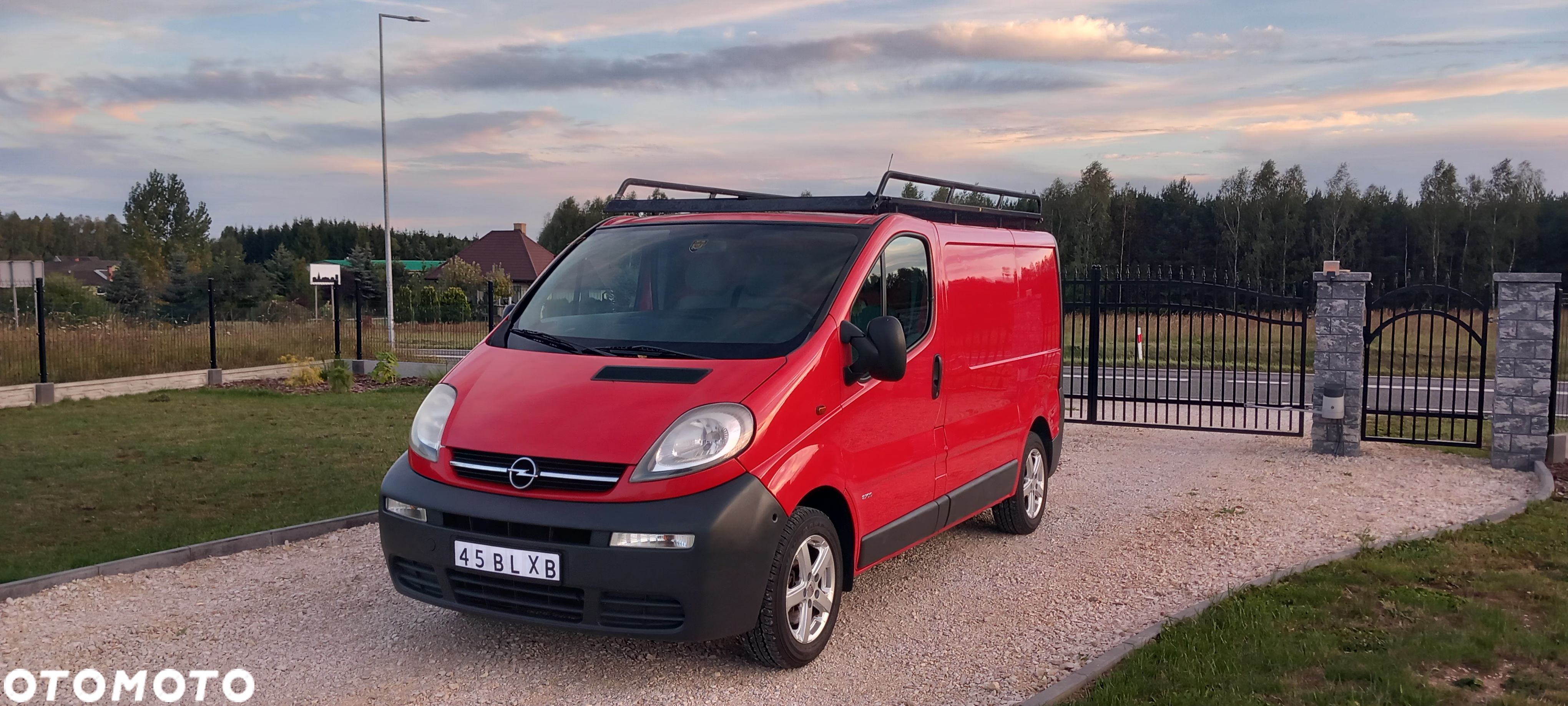 Opel Vivaro - 1