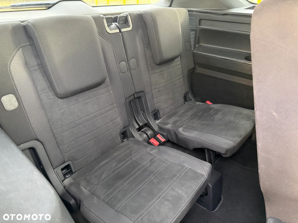 Volkswagen Touran - 8