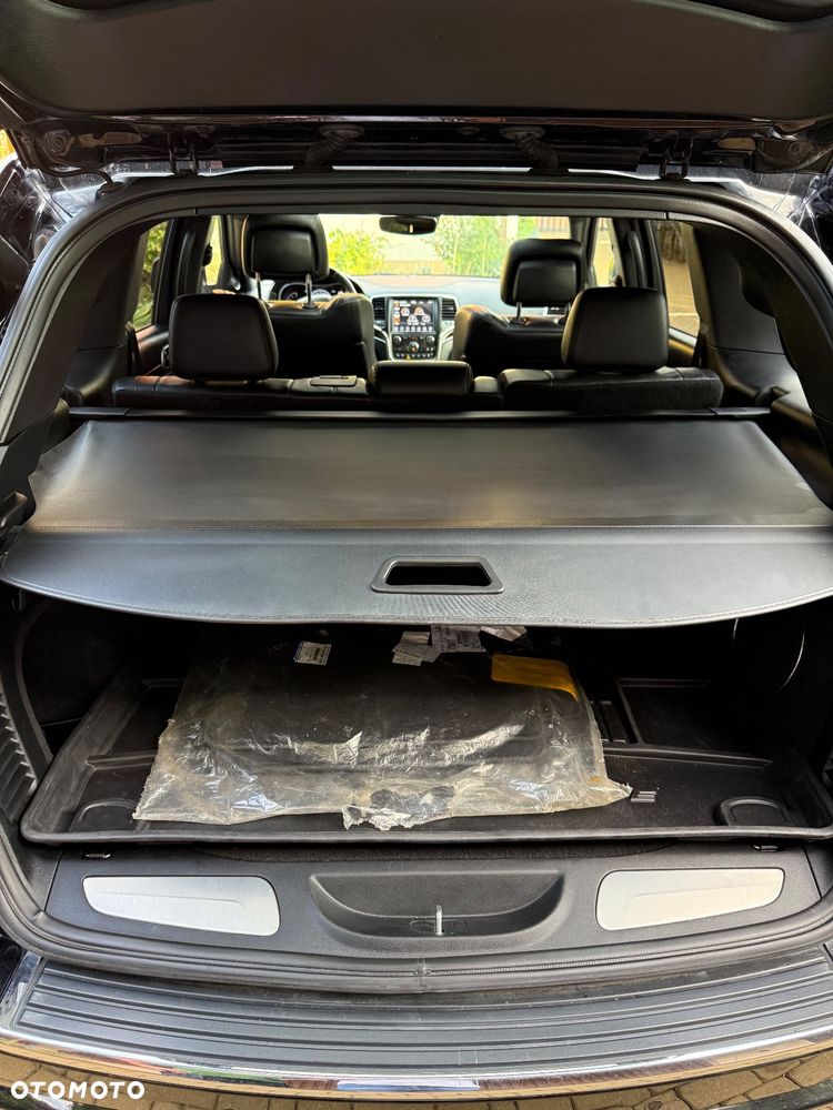 Jeep Grand Cherokee - 16