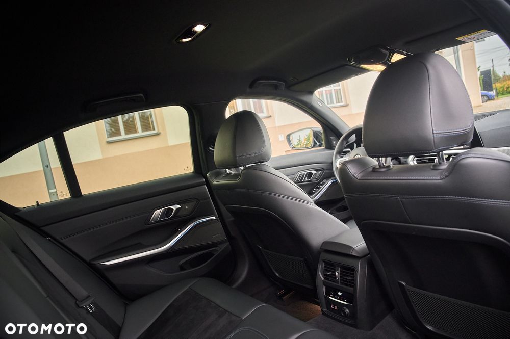 BMW Seria 3 320d xDrive M Sport Shadow - 28