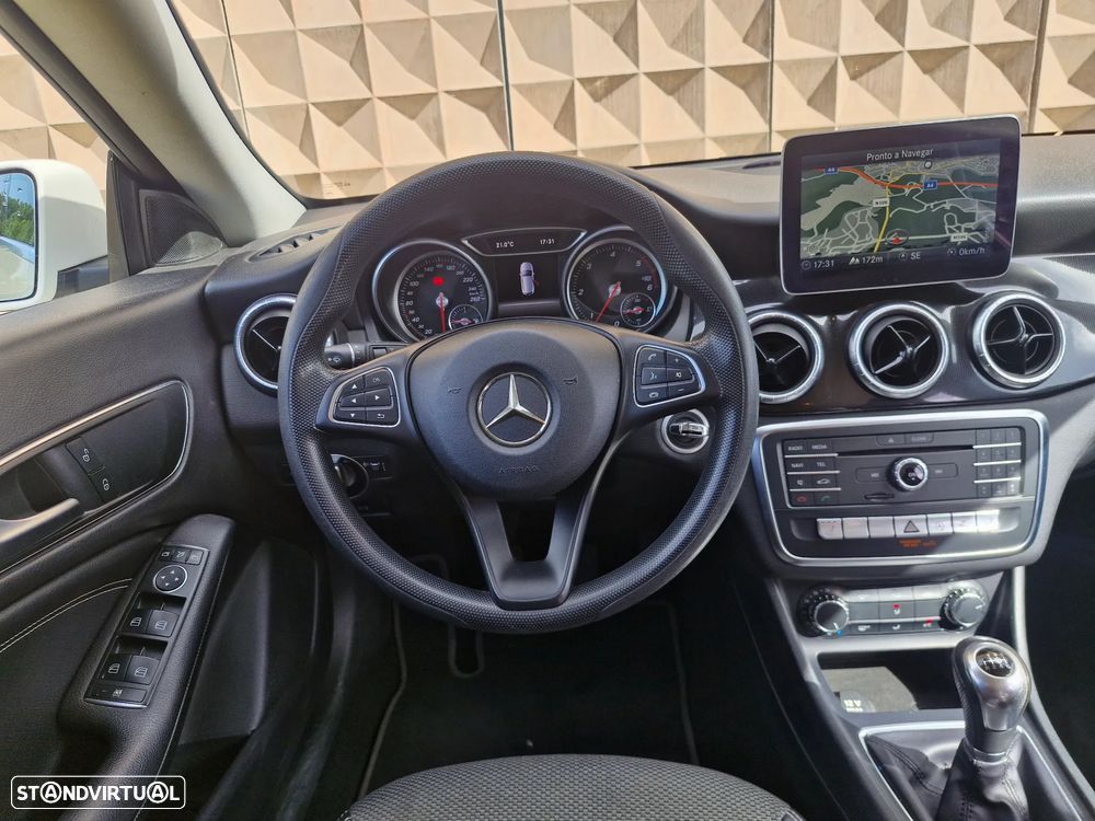 Mercedes-Benz CLA 200 d Shooting Brake Urban - 10