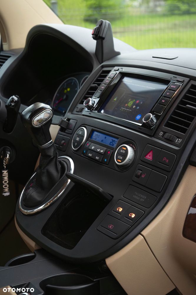 Volkswagen Multivan - 14