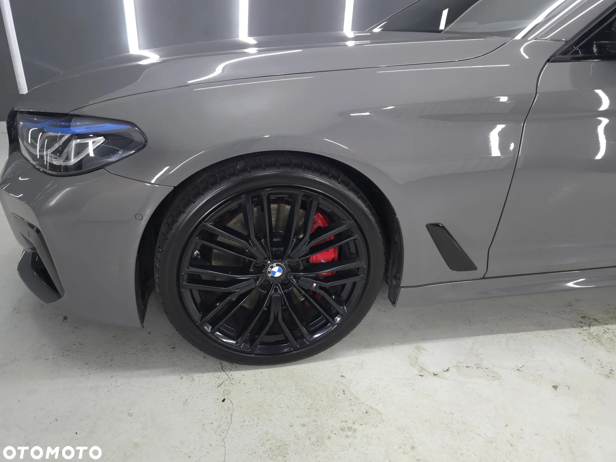 BMW Seria 5 M550i xDrive sport - 11