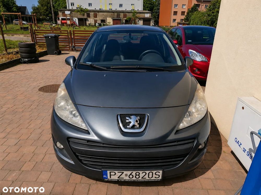 Peugeot 207 - 1