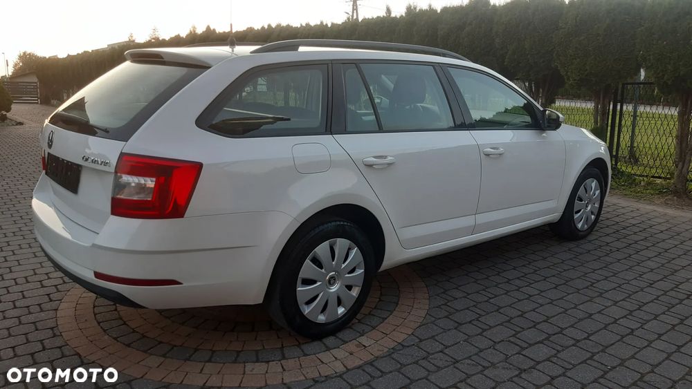 Skoda Octavia 1.6 TDI DSG Ambition - 24