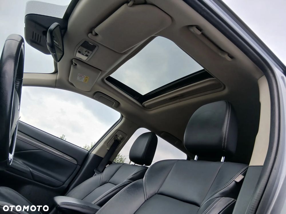 Mitsubishi Outlander 2.0 Instyle + 4WD CVT - 26