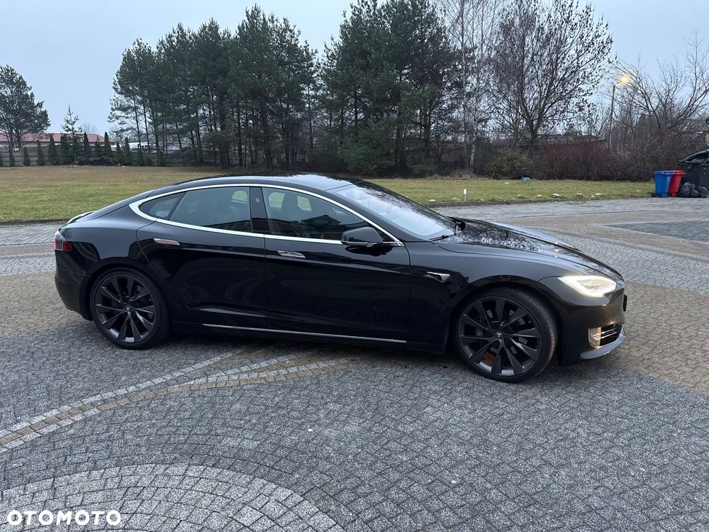 Tesla Model S - 8