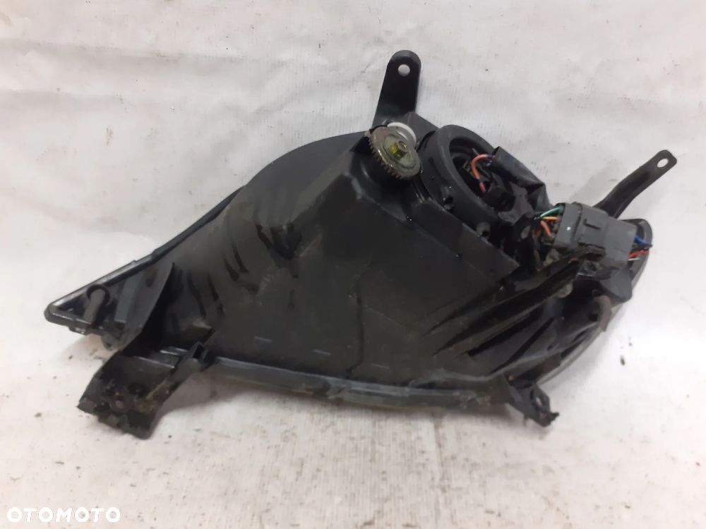 .   PRZOD PRZEDNIA LAMPA PRAWA MAZDA 2 DY - 4