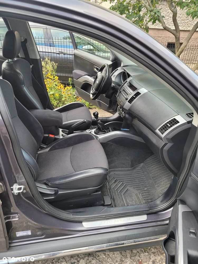 Mitsubishi Outlander 2.0 DID Instyle - 24
