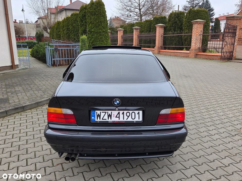 BMW Seria 3 323i - 5