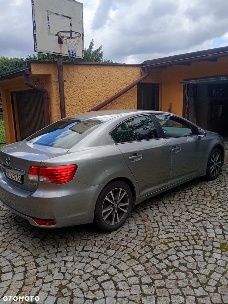 Toyota Avensis - 1
