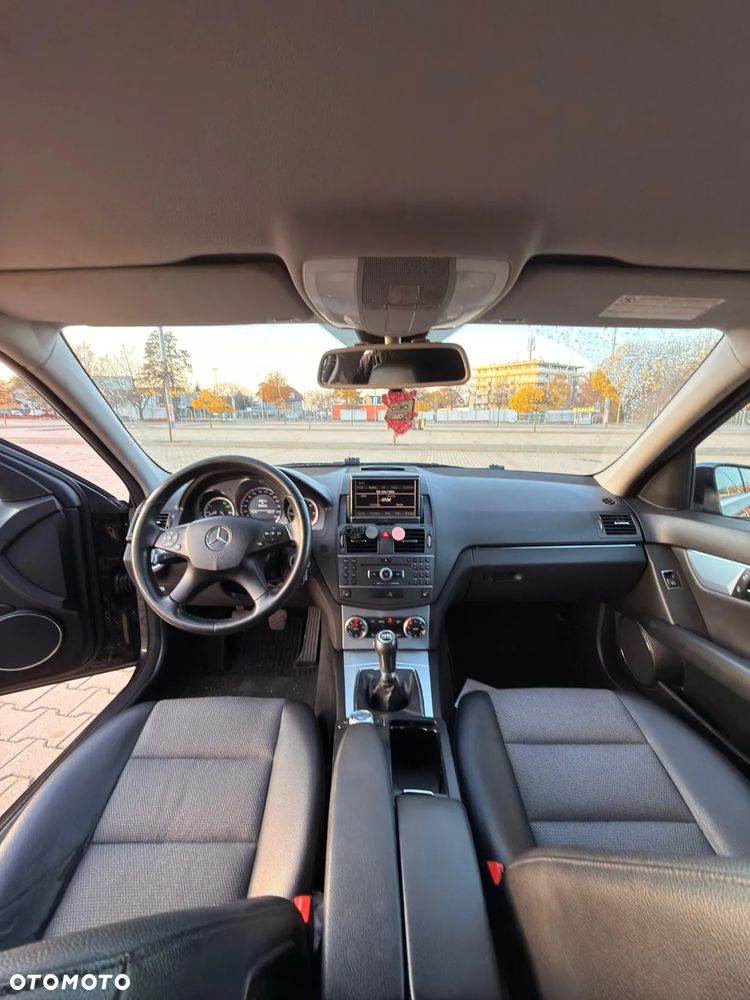 Mercedes-Benz Klasa C 220 CDI BlueEff Avantgarde - 2
