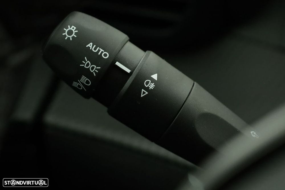 Peugeot 2008 1.2 PureTech Allure - 17