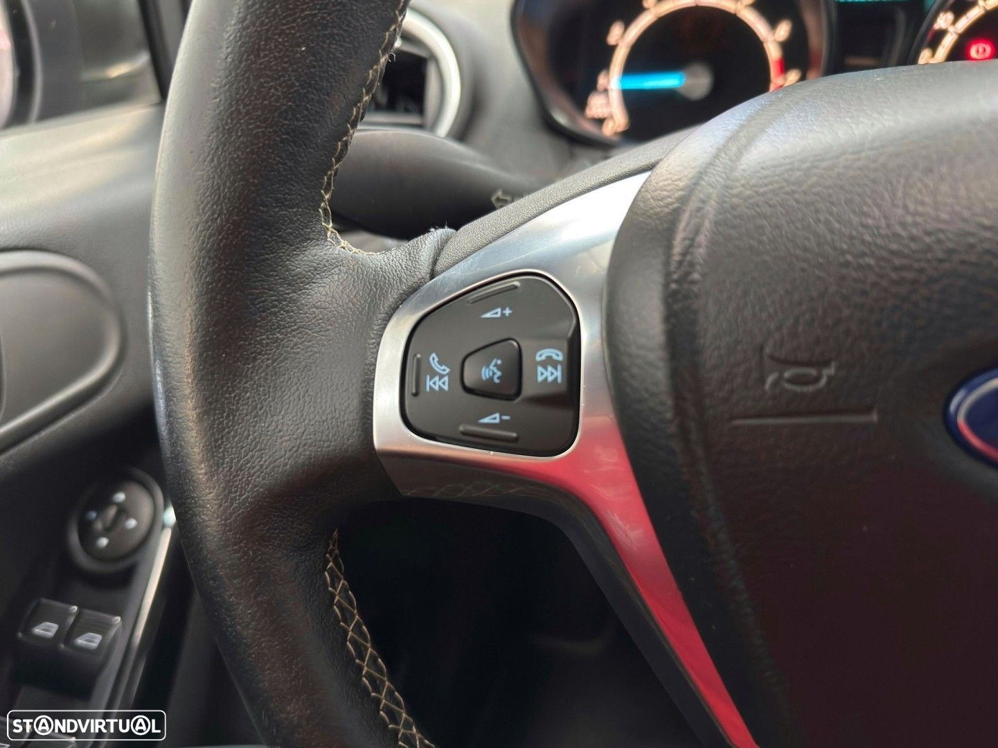 Ford Fiesta 1.0 T EcoBoost Titanium PowerShift - 27