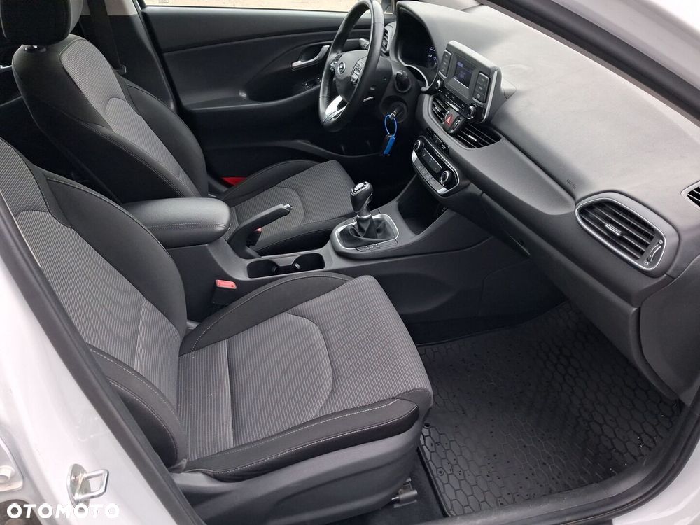 Hyundai i30 1.5 DPI Classic + - 10