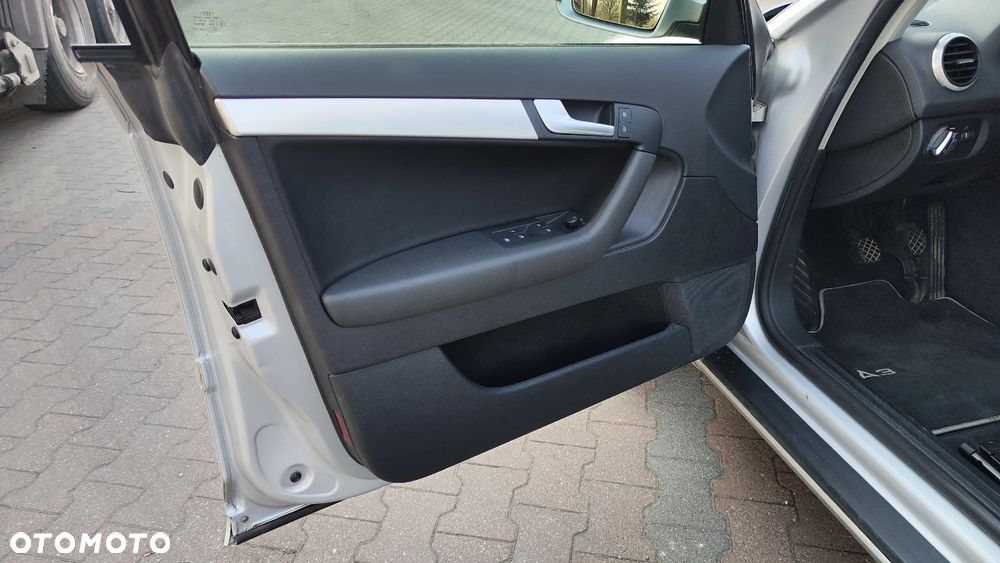 Audi A3 Sportback 1.6 TDI DPF Attraction - 17