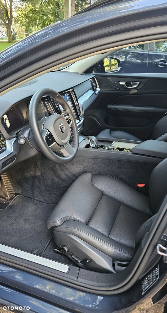 Volvo V60 B4 B DKG Plus Dark - 12