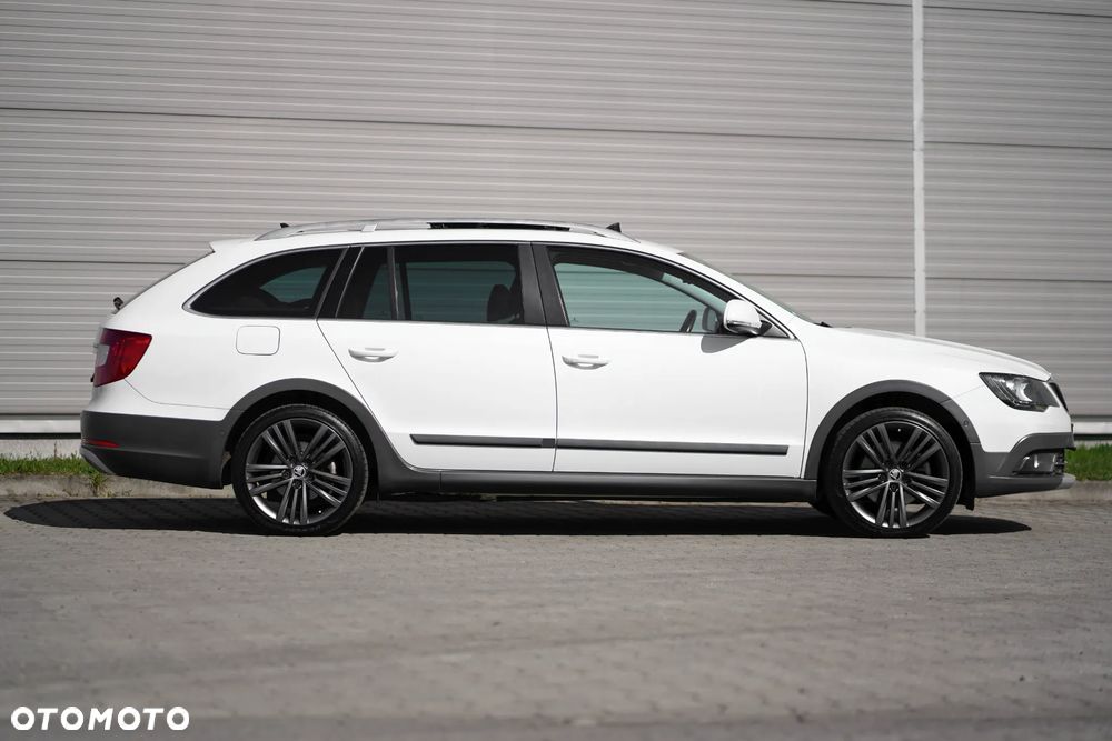 Skoda Superb 2.0 TDI Platinum Outdoor DSG - 2