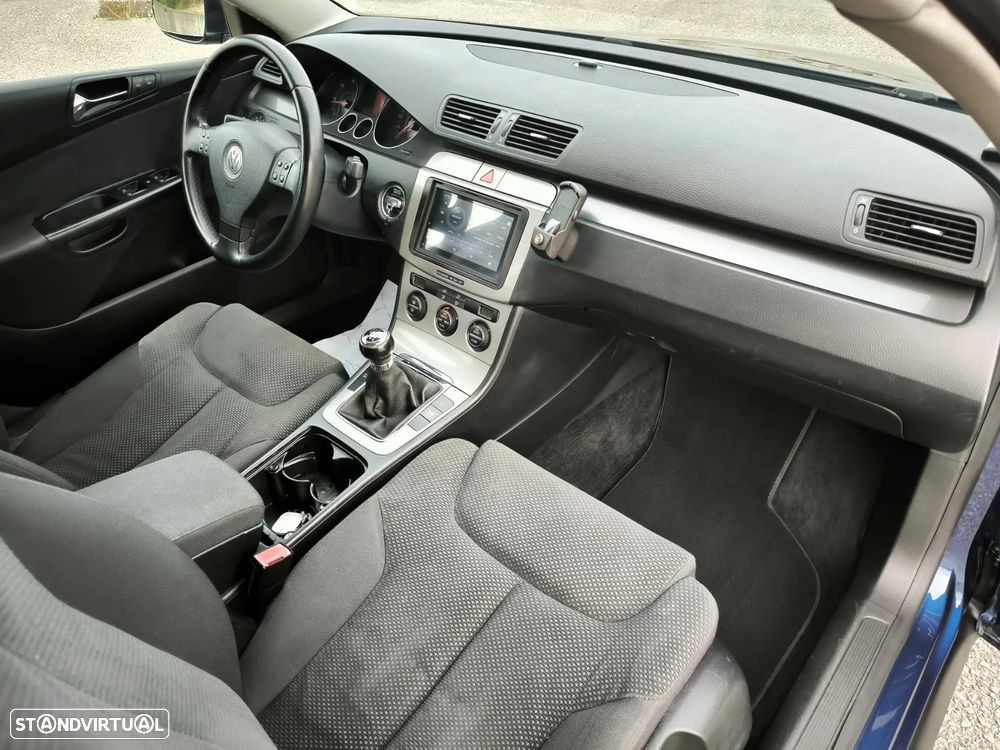 VW Passat Variant 2.0 TDI Confortline - 24