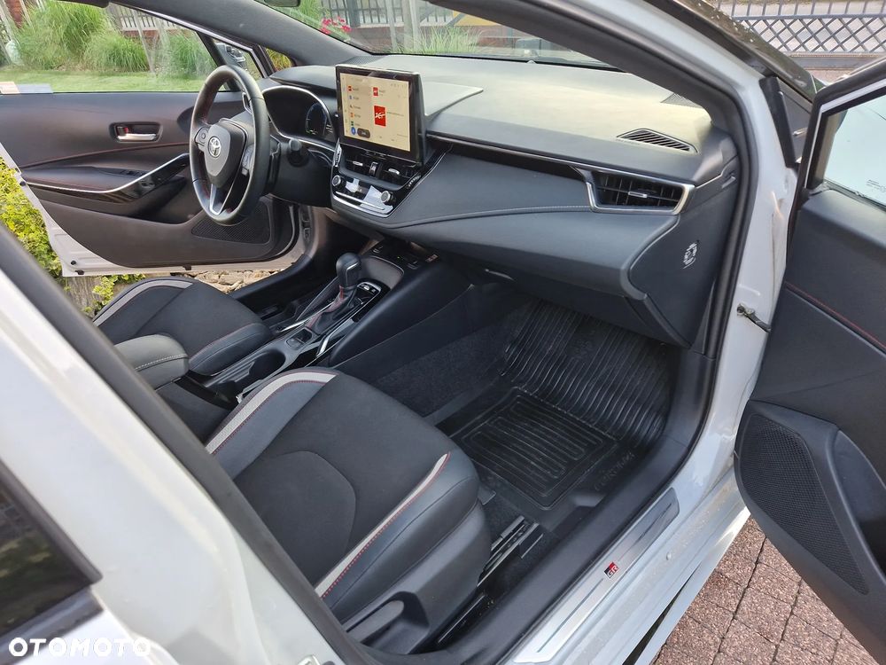 Toyota Corolla 2.0 Hybrid GR Sport Dynamic - 18